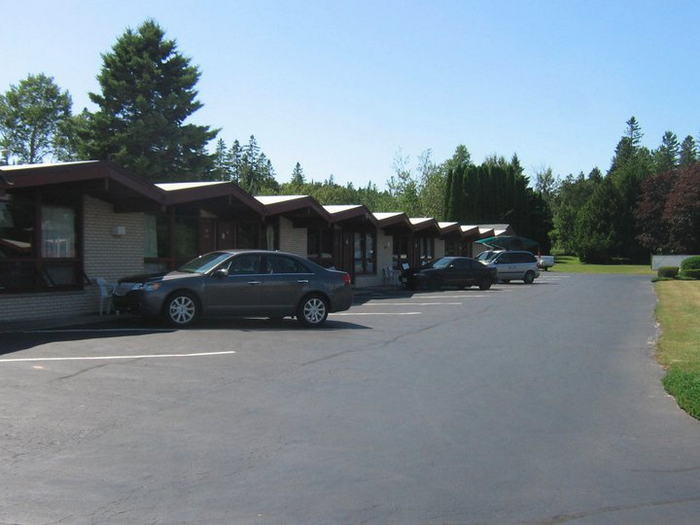 Tradewinds Motel - Random Photos From The Web (newer photo)